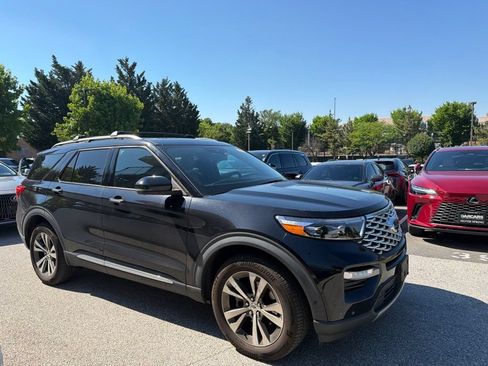 Used 2020 Ford Explorer Platinum w/ Premium Technology Package AWD/4WD image 2