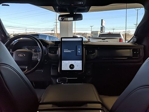 Used 2022 Ford F150 Lightning Lariat image 14