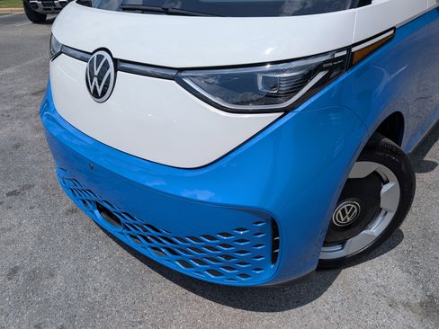 Used 2025 Volkswagen ID. Buzz Pro S Plus RWD image 13