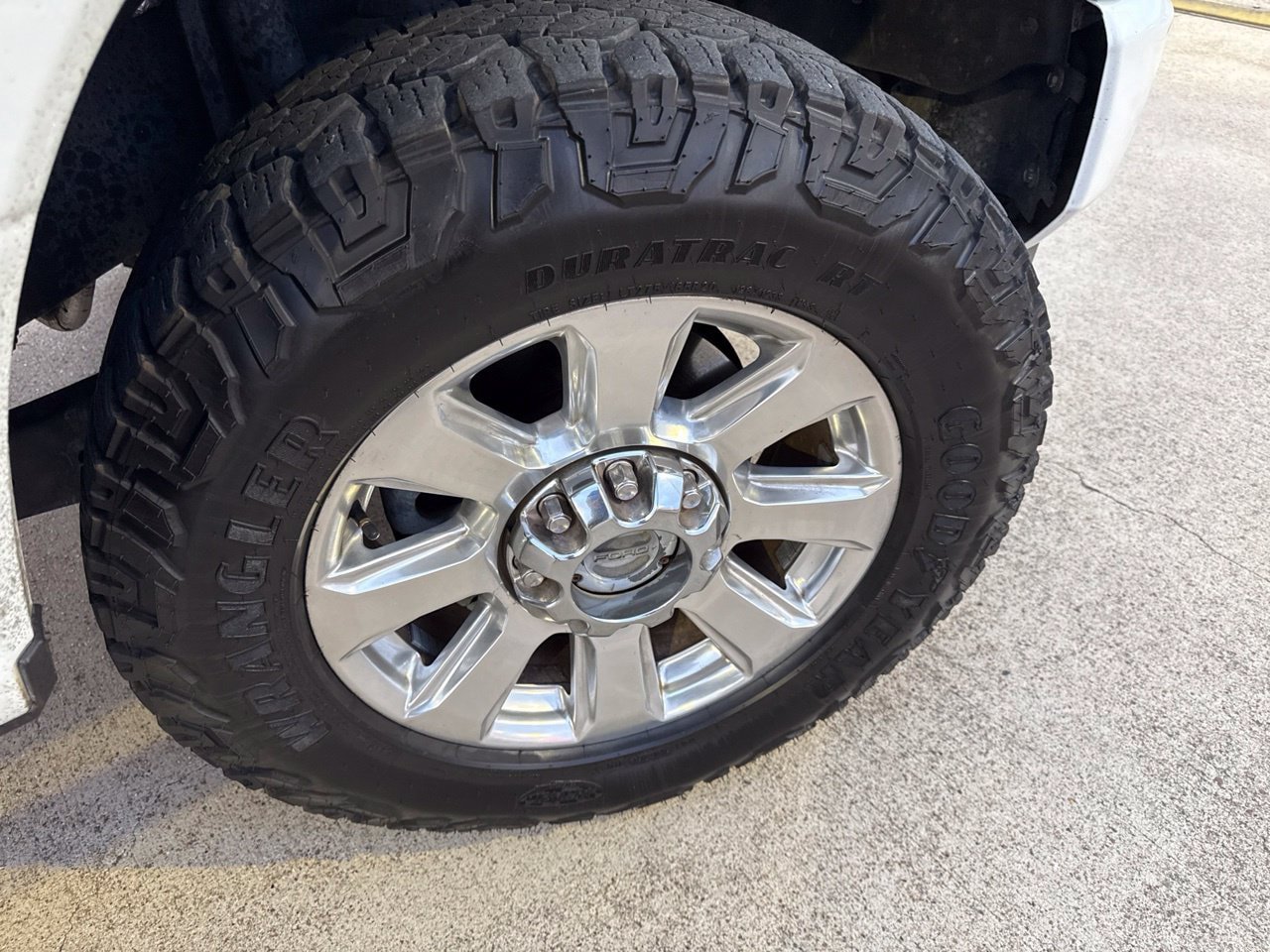 Used 2022 Ford F350 Platinum w/ FX4 Off-Road Package AWD/4WD image 15