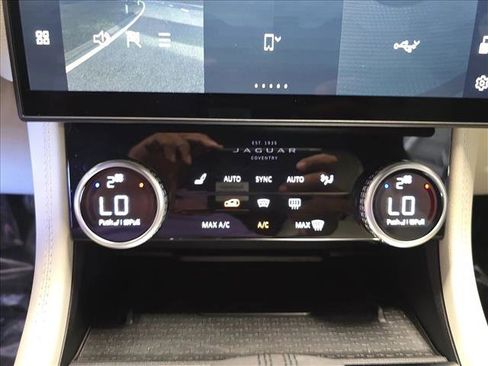 Certified 2025 Jaguar F-PACE R-Dynamic S image 22