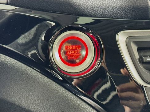 Used 2016 Honda Pilot Touring image 33