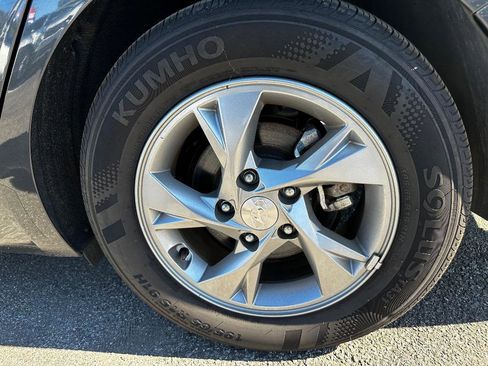 Used 2021 Hyundai Elantra SE image 12