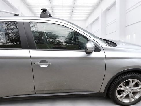 Used 2015 Mitsubishi Outlander SE AWD/4WD image 21