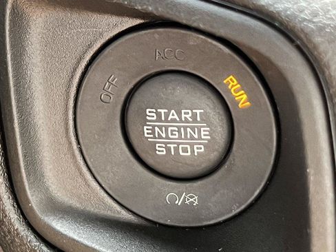 Used 2024 Jeep Wrangler Unlimited w/ Convenience Group AWD/4WD image 27