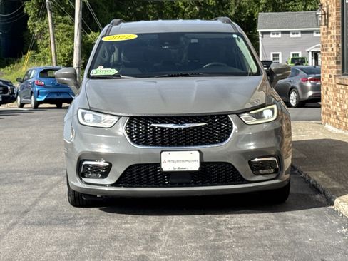 Used 2022 Chrysler Pacifica Touring-L FWD image 8