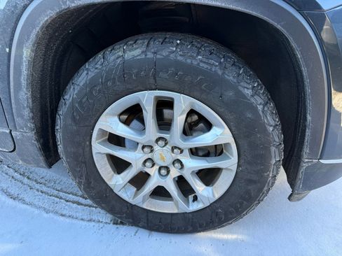 Used 2020 Chevrolet Traverse LT image 9