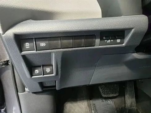 Used 2021 Toyota Sienna LE image 27