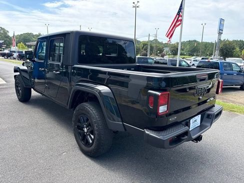 Used 2023 Jeep Gladiator Sport AWD/4WD image 4