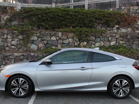 Used 2018 Honda Civic EX-L image 6