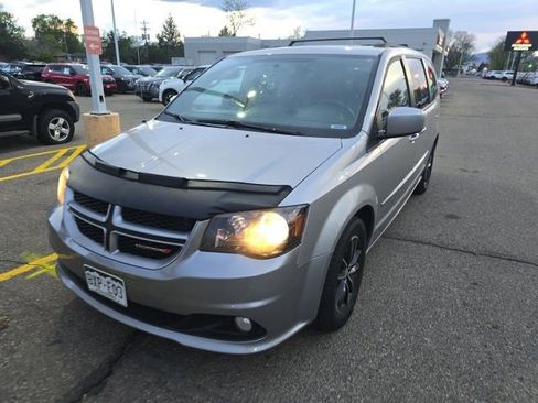Used 2017 Dodge Grand Caravan GT image 3