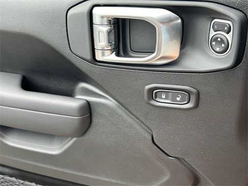 New 2025 Jeep Gladiator Sport image 30