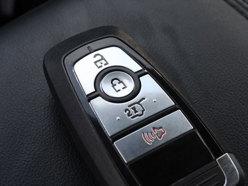 Used 2020 Ford Explorer XLT w/ Comfort Package image 14