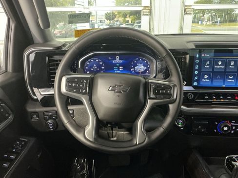 Used 2025 Chevrolet Silverado 1500 RST w/ Convenience Package II AWD/4WD image 17