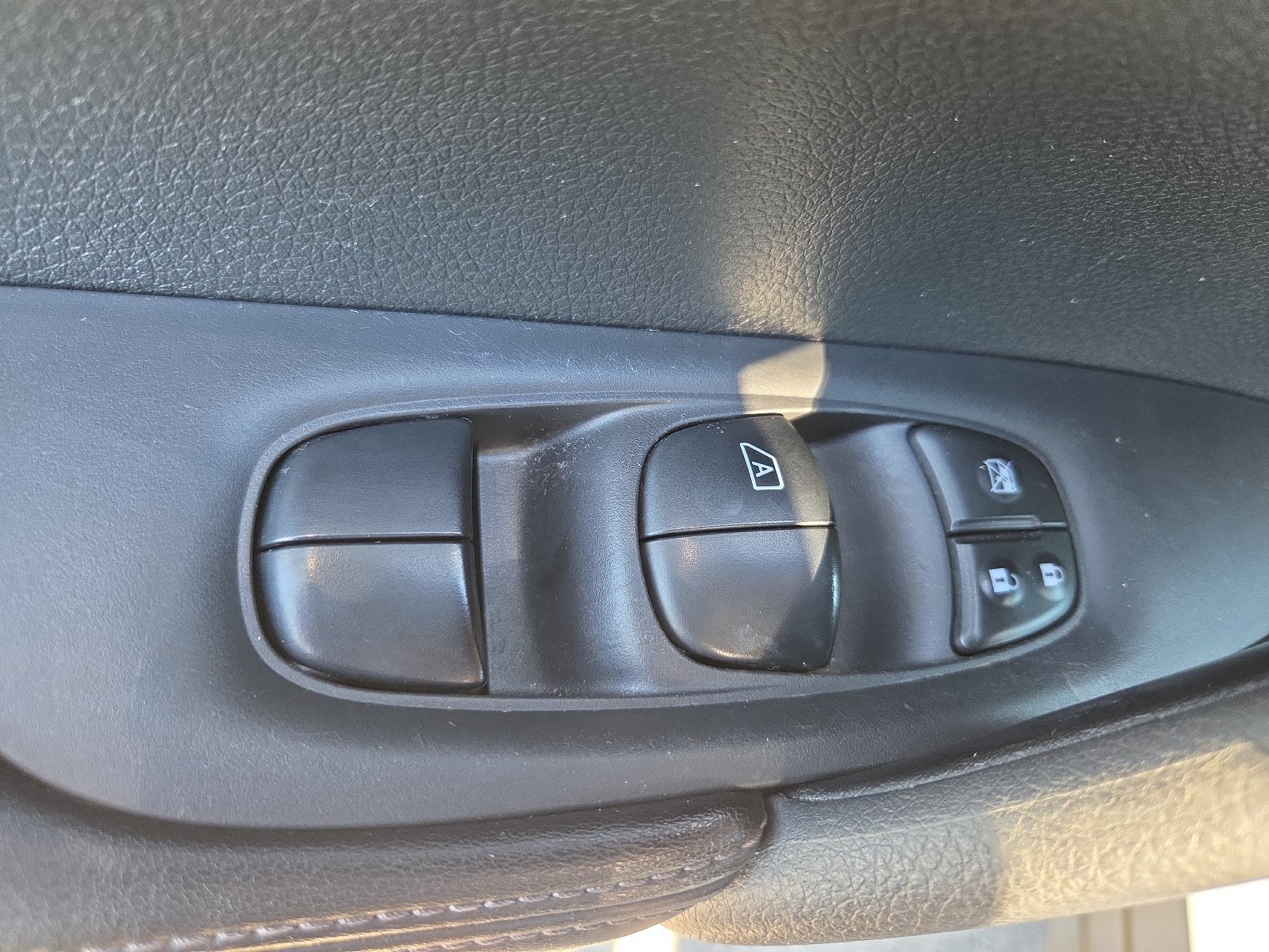 Used 2017 Nissan Rogue S w/ Appearance Package FWD image 14