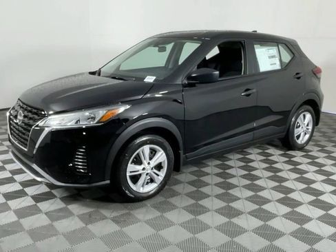 New 2025 Nissan Kicks Play S image 8