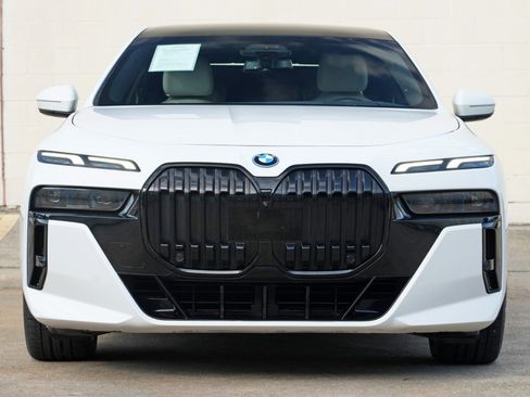 Used 2023 BMW i7 xDrive60 AWD/4WD image 7