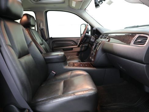 Used 2011 GMC Sierra 3500 Denali image 8