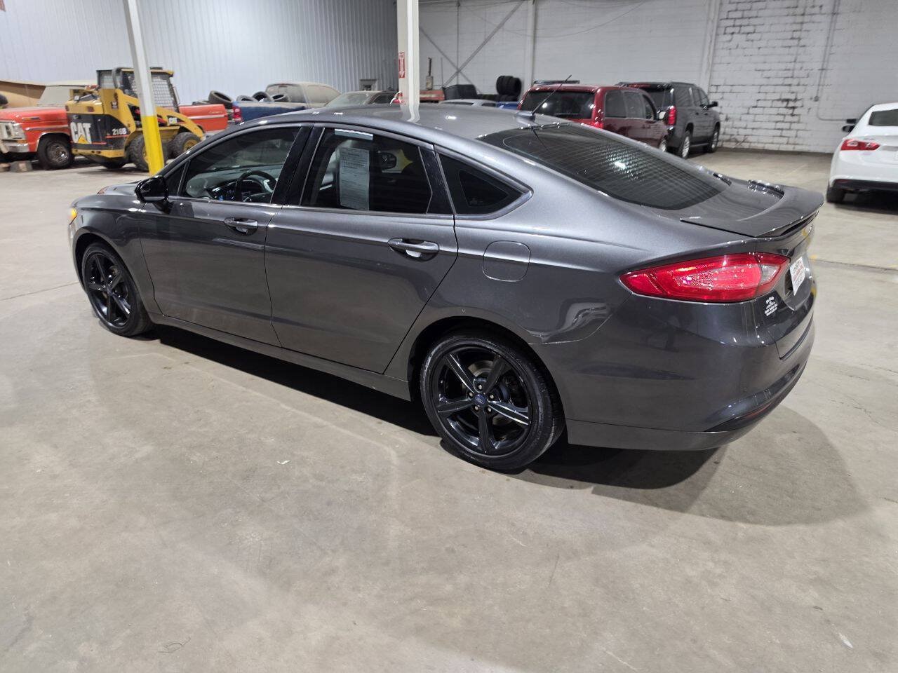 Used 2016 Ford Fusion SE FWD image 7