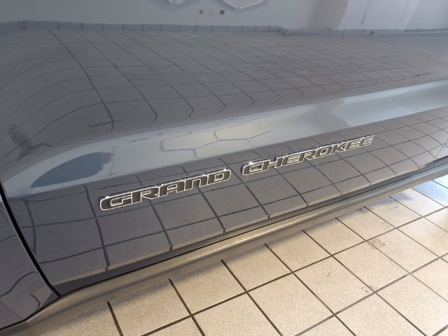 Used 2021 Jeep Grand Cherokee Limited AWD/4WD image 6