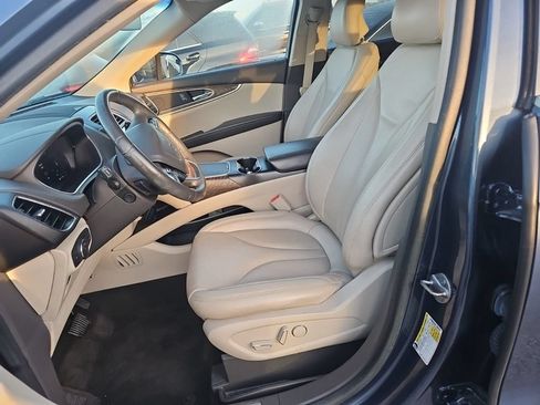 Used 2019 Lincoln Nautilus Select w/ Cargo Utility Package FWD image 7