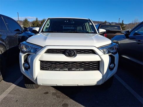 Certified 2019 Toyota 4Runner SR5 Premium image 2