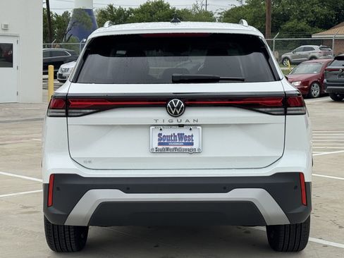 New 2026 Volkswagen Tiguan SE FWD image 6