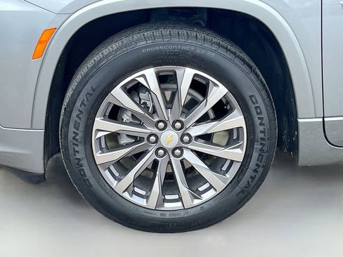 Used 2023 Chevrolet Traverse Premier FWD image 33