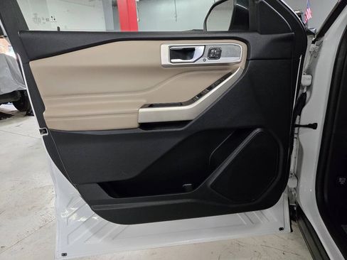 Used 2021 Ford Explorer Limited w/ Equipment Group 301A RWD image 9