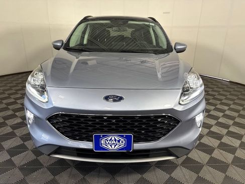 Used 2022 Ford Escape Titanium AWD/4WD image 3