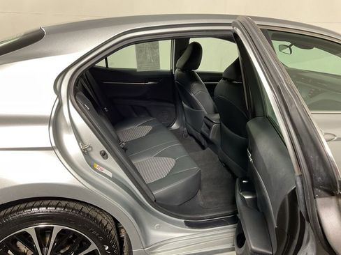 Used 2018 Toyota Camry SE image 31