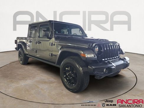 Used 2023 Jeep Gladiator Willys image 1