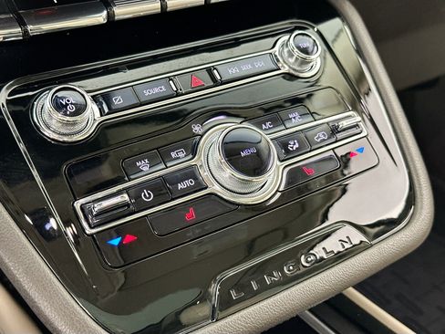 Used 2020 Lincoln Corsair Reserve w/ Rear Removable Package Tray image 16