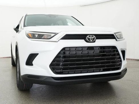 New 2026 Toyota Grand Highlander FWD image 30