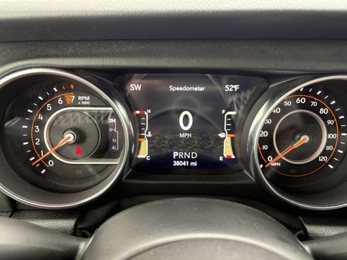 Used 2021 Jeep Gladiator Overland AWD/4WD image 16