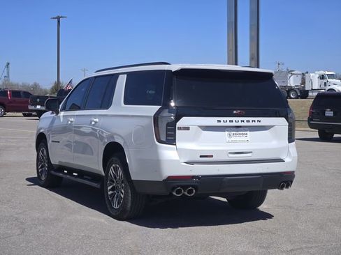 Used 2025 Chevrolet Suburban Z71 w/ Z71 Off-Road Package image 5