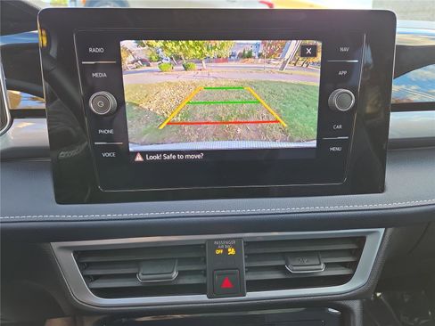 Certified 2025 Volkswagen Taos SEL image 19