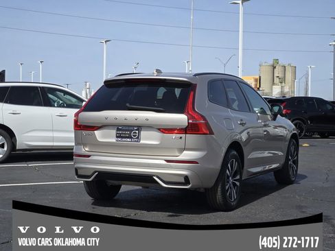 Certified 2025 Volvo XC60 B5 Core image 5
