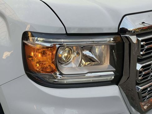 Used 2022 GMC Canyon Denali image 10