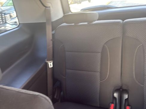 Used 2023 GMC Acadia SLE w/ Driver Convenience Package image 11