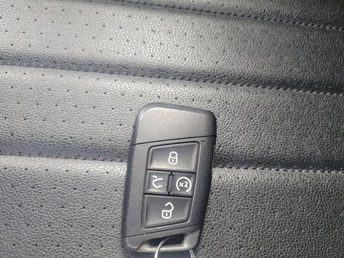 Used 2022 Volkswagen Tiguan SE FWD image 32