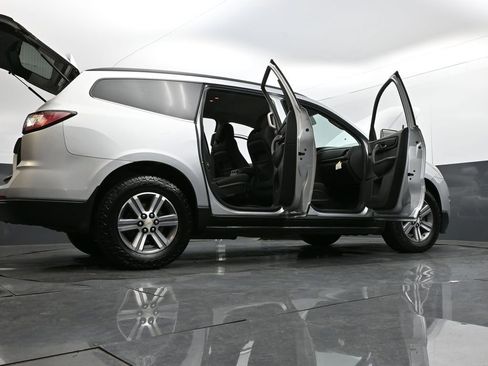 Used 2017 Chevrolet Traverse LT image 38