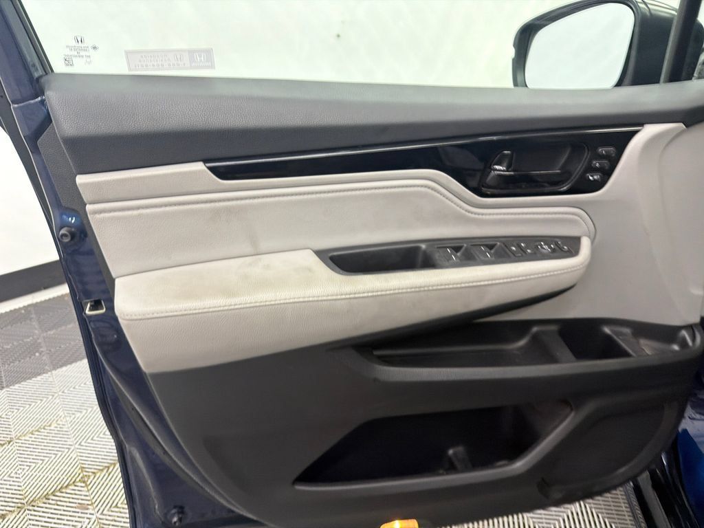 Used 2023 Honda Odyssey Touring image 11
