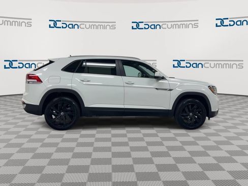 Used 2022 Volkswagen Atlas Cross Sport SE FWD image 9