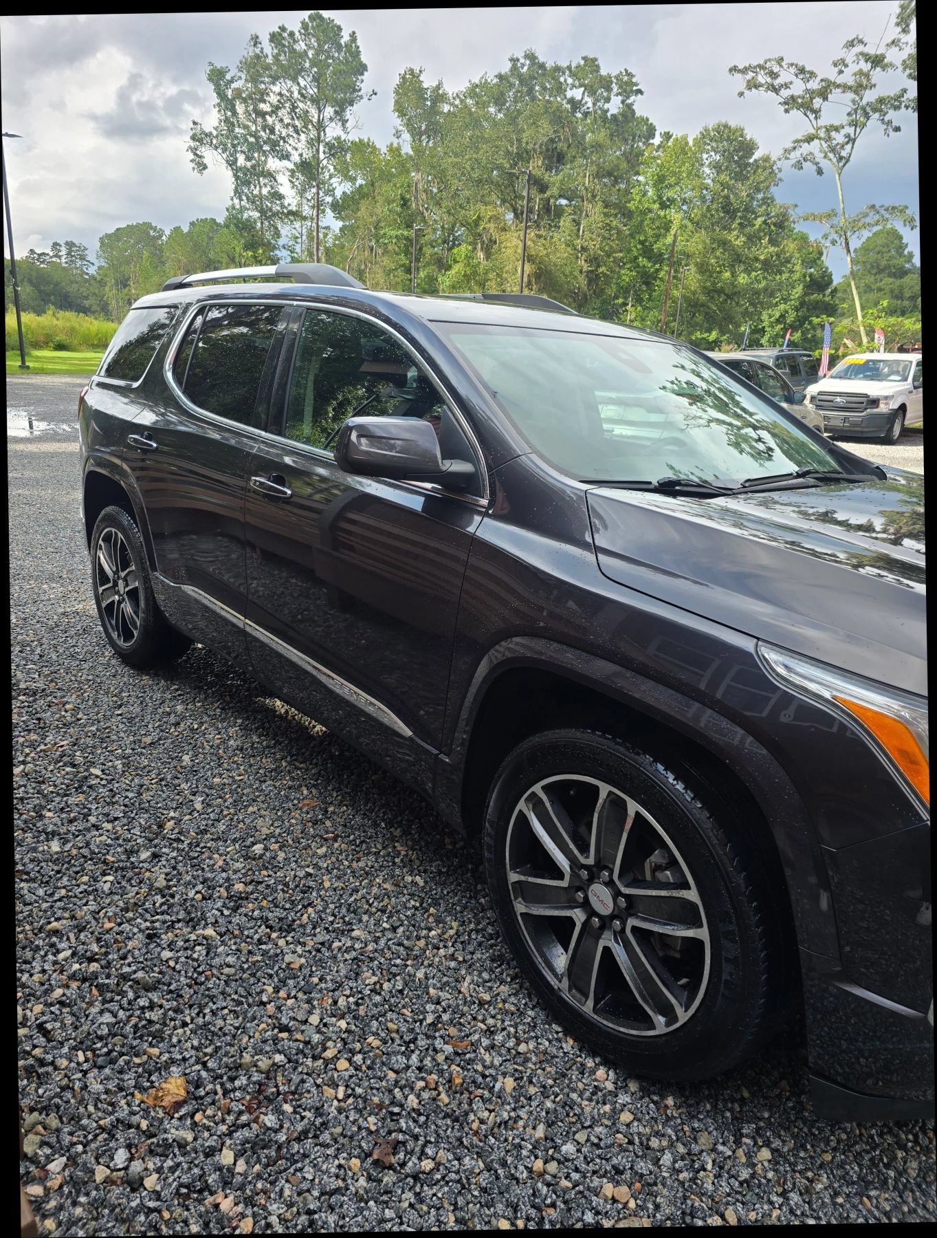 Used 2017 GMC Acadia Denali w/ Technology Package AWD/4WD image 2