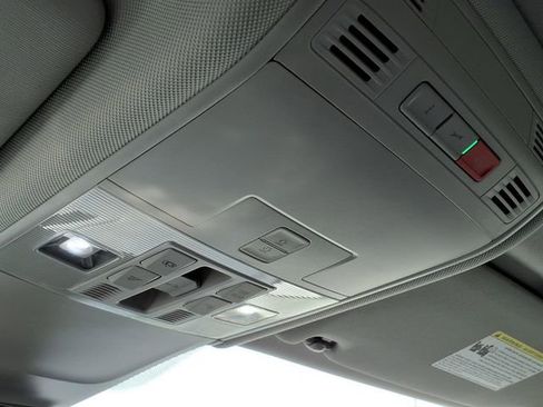 Used 2022 Volkswagen Tiguan SE image 22