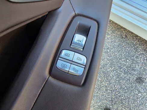 Used 2020 BMW 750i xDrive w/ Executive Package image 33