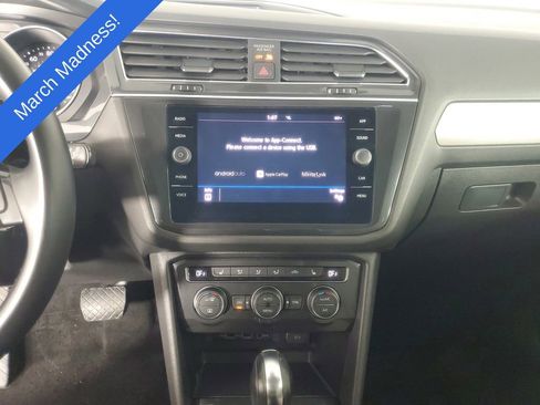 Used 2019 Volkswagen Tiguan SE w/ Panoramic Sunroof Package image 16