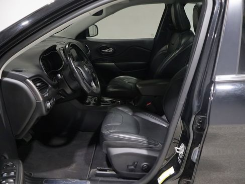 Used 2021 Jeep Cherokee Limited image 12