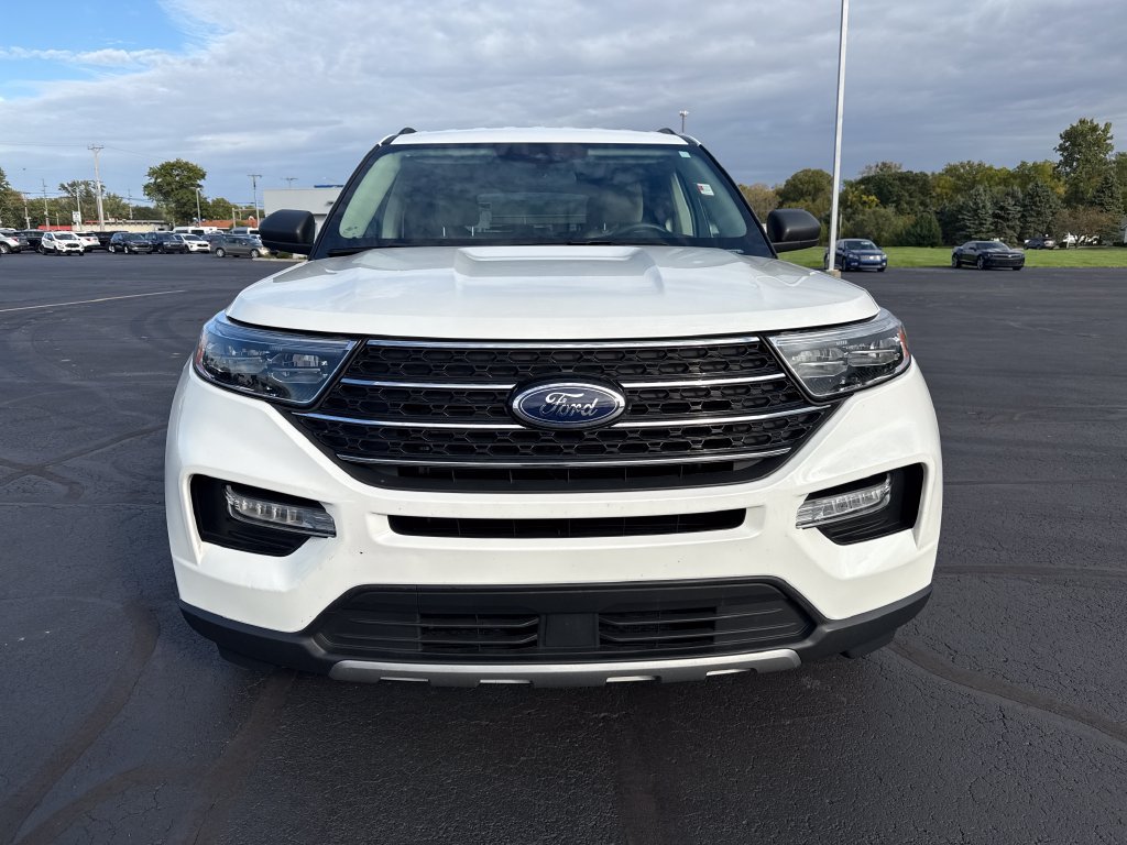 Used 2023 Ford Explorer XLT w/ Equipment Group 202A AWD/4WD image 3